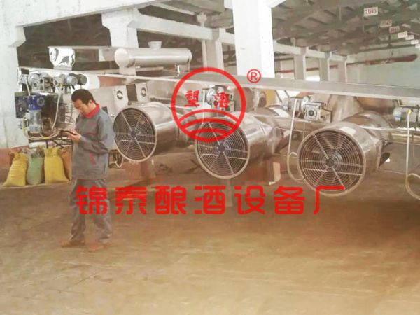 山東范公酒業晾茬機安裝現場